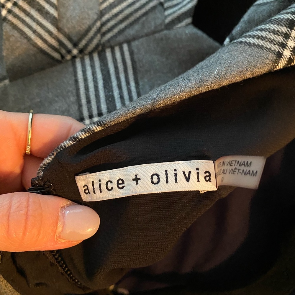 Alice and olivia crop top